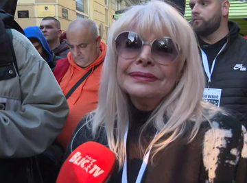 Hanka Paldum se oglasila iz BOLNICE nakon što je KOLEGA HITNO HOSPITALIZOVAN: Njihov zajednički trenutak pored bolničkog kreveta GANUO JAVNOST! (FOTO)