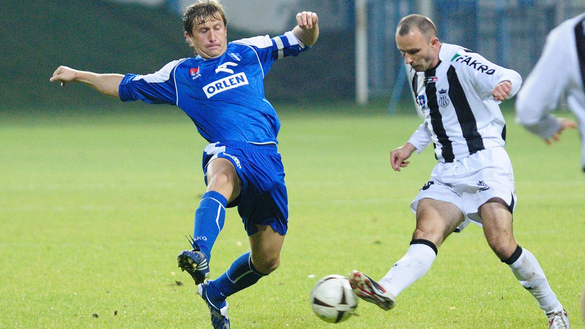 Wisła Płock zremisowała z Sandecją Nowy Sącz 2:2 (2:0) w wyjazdowym spotkaniu 15. kolejki I ligi. Goście mieli szansę na awans na trzecie miejsce, ale roztrwonili dwubramkową przewagę z pierwszej części gry.