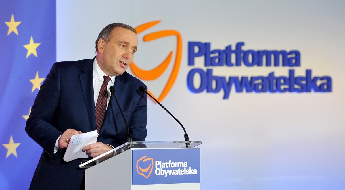 Przewodniczący PO Grzegorz Schetyna przemawia, podczas posiedzenia Rady Krajowej Platformy Obywatelskiej w Warszawie