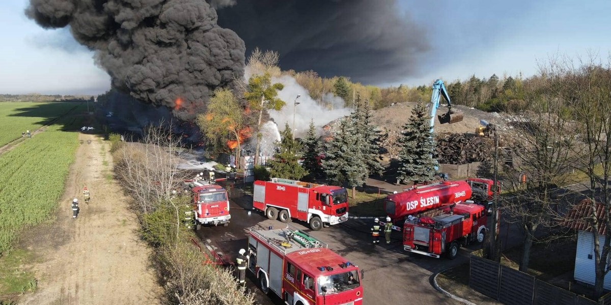 26-latek przyznał się do podpalenia składowiska opon w Koninie.