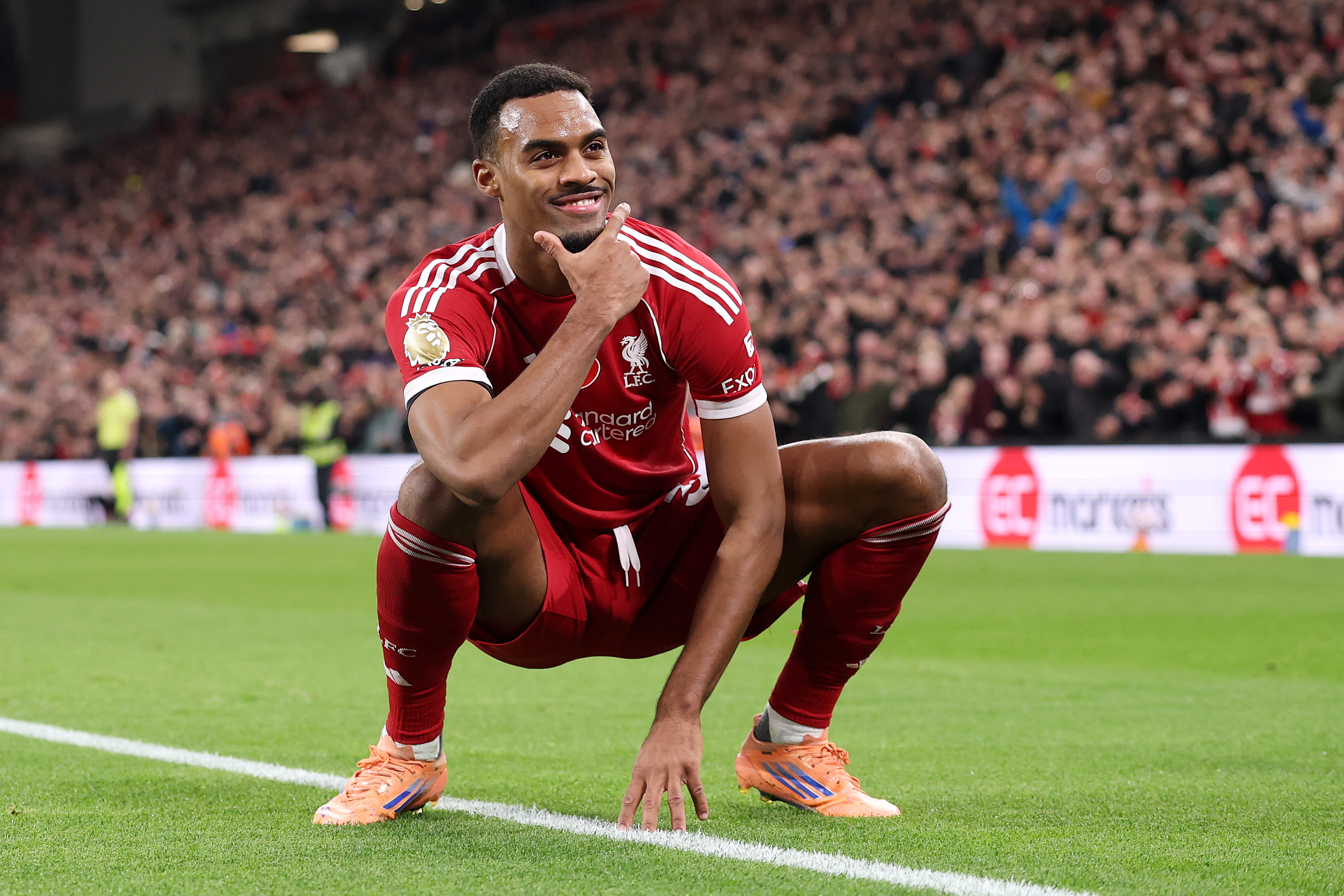 Liverpool verslaat Villa 2-0 na 4 nederlagen - Van Dijk reageert op kritiek