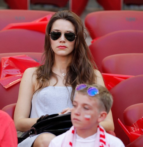 Piękne partnerki piłkarzy, celebryci i VIP-y na meczu Polska - Gruzja