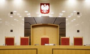 Politolog: Logikę pośpiechu przy TK narzuciła Platforma, PiS teraz to wykorzystuje
