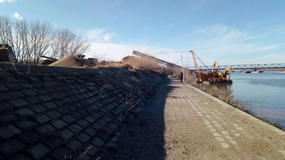 Radnici zaposleni u lokalima na Adi Huji kažu da zaobilaze ovaj deo keja jer je neosvetljen i već je bilo napada