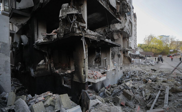 Zniszczony budynek w Kijowie