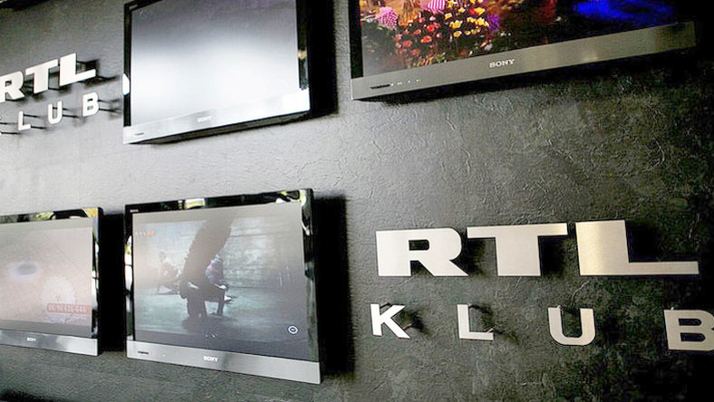 Élő adásban mesélte el az RTL Klub sorozatának sztárja: ezzel zsarolja kollégáját