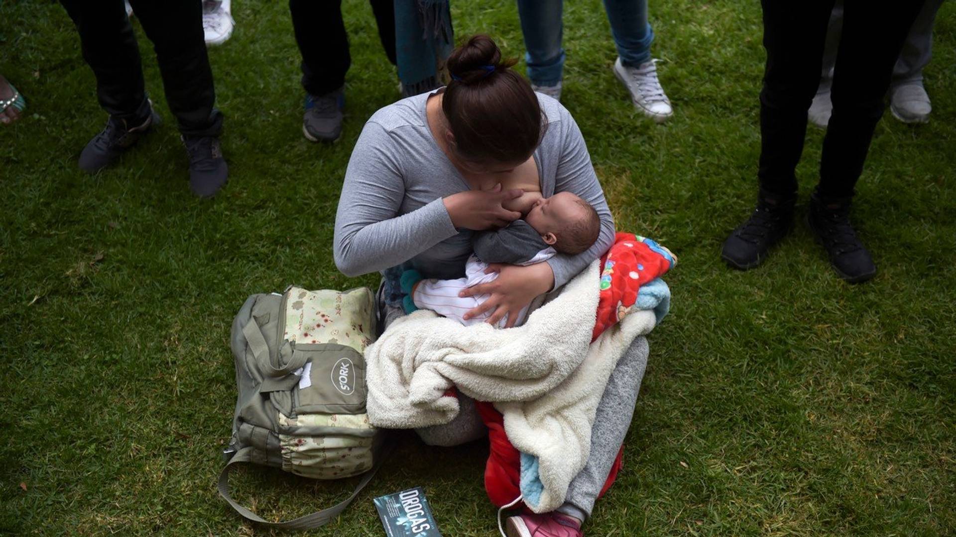 Rekao je mami da se pokrije dok doji, njen gest će dugo pamtiti