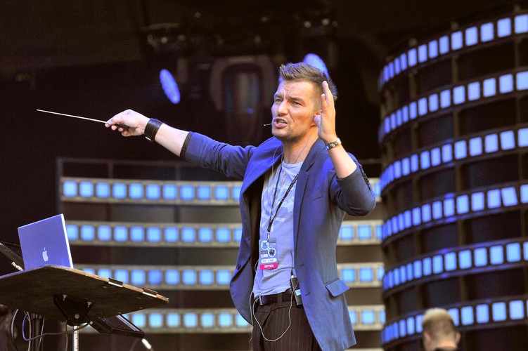 Adam Sztaba podczas próby koncertu 'Życia mała garść'