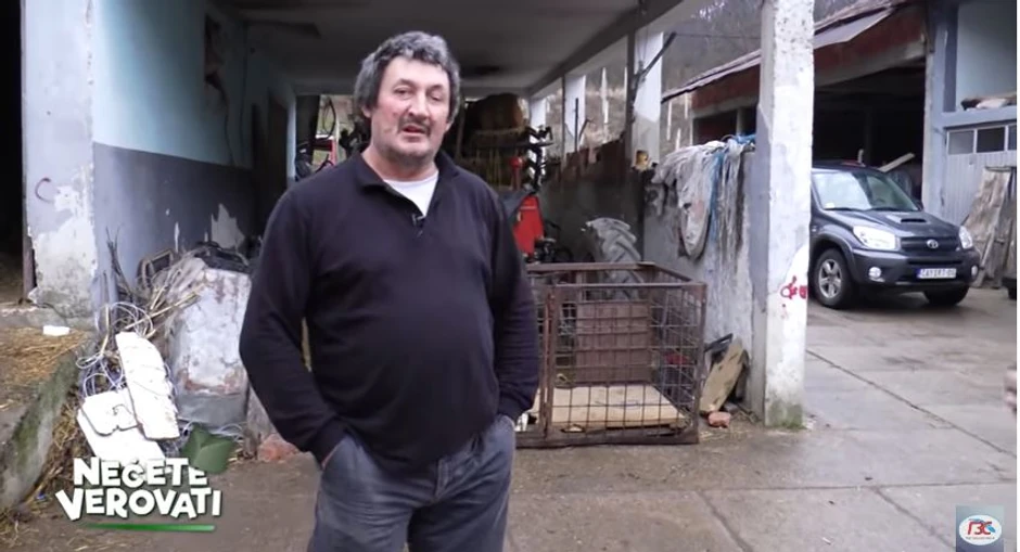 Dobrica ispred garaže