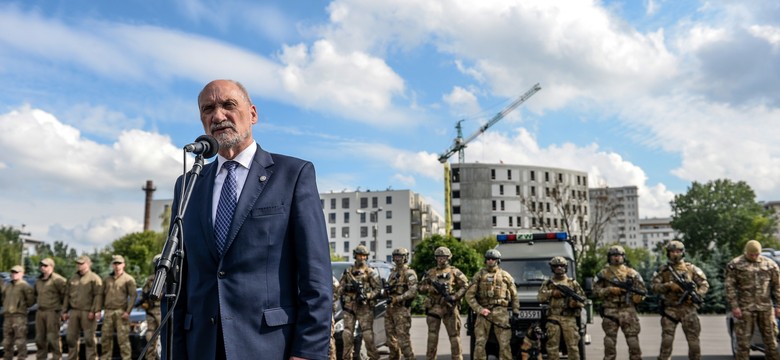 Wielka Brytania wycofa żołnierzy z Polski? Macierewicz uspokaja