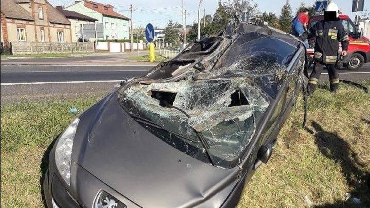 Do groźnego wypadku doszło dziś rano na DK1 w Rzeniszowie (powiat myszkowski - red.). Jedna osoba została ranna. Ruch w kierunku Częstochowy odbywał się jednym pasem - czytamy na stronie "Dziennika Zachodniego".