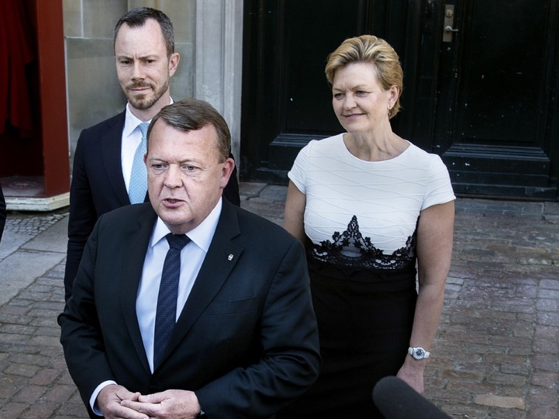 53-letnia minister wystąpiła dziś w stroju, który na pierwszy rzut oka wydawał się bardzo skromy i zachowawczy, ale...