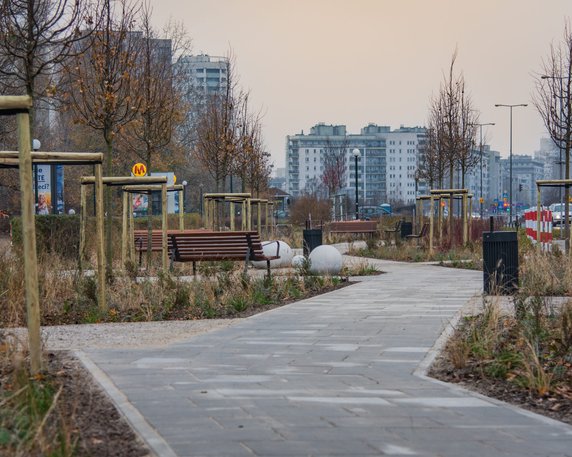 Nowy park w Warszawie. Powstał tuż przy stacji metra