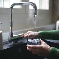 Figyelmeztet az NNK - ezeken a településeken csak forralva lehet csapvizet fogyasztani