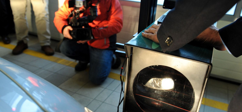 Policja i eksperci zbadają światła w samochodach Polaków. Za darmo