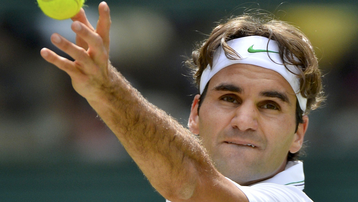 Federer wyprzedza Hiszpana Rafaela Nadala - 50 061 827 oraz Amerykanina Pete'a Samprasa - 43 280 489, który jako jedyny w tym gronie zakończył już karierę. W przyszłym roku zapewne straci trzecią pozycję, bowiem tuż za nim jest Serb Novak Djokovic - 42 836 497 dolarów, najlepszy tenisista zakończonego w poniedziałek sezonu.