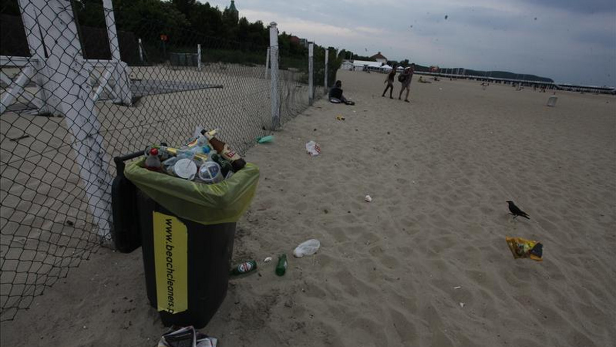 Trójmiejscy urzędnicy twierdzą, że plaże są czyste, regularnie sprzątane i doskonale przygotowanie na przybycie turystów. Sprawdziliśmy. Wcale nie jest tak świetnie. To ostatnia szansa, by doprowadzić plaże do porządku przed startem wakacyjnego sezonu.