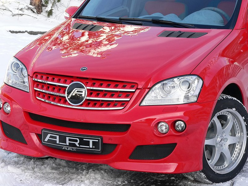 ART Mercedes-Benz ML: krwistoczerwony SUV