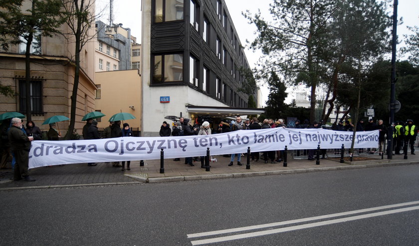 Tak władza śledzi przeciwników PiS. Tajni agenci chodzili za nimi nawet do sklepu