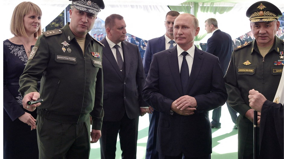 Od lewej: Timur Iwanow, Władimir Putin i Siergiej Szojgu - Moskwa, 2018 r.