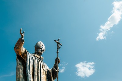 Memy z Janem Pawłem II. Czy biznes na nich zarabia?