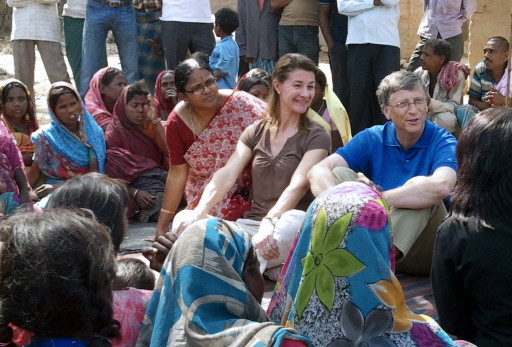 Bill Gates oraz jego żona Melinda podczas wizyty w Indiach w ramach programu "The Giving Pledge", fot. AFP