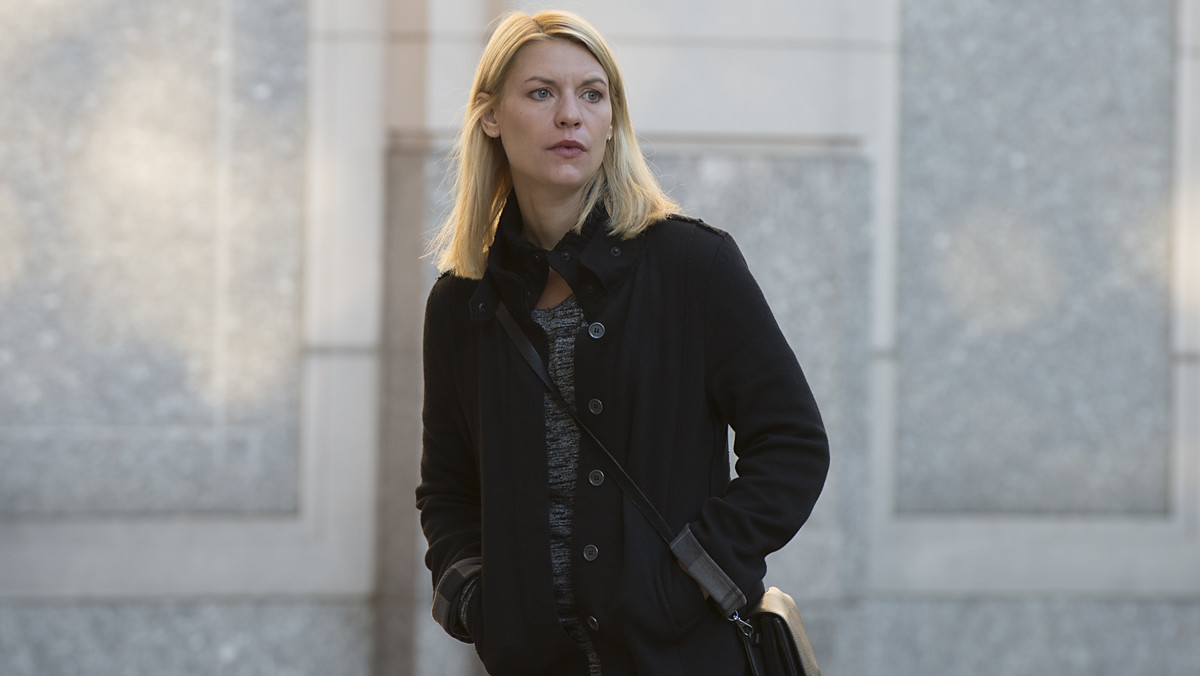 Serialu "Homeland" nikomu przedstawiać nie trzeba. Od wielu lat gości na ekranach telewizorów na całym świecie, zdobywając nie tylko rzesze fanów, ale także ponad 30 najważniejszych nagród telewizyjnych, w tym: Złote Globy, Emmy, Satelity, AFI, czy Critic’s Choice. Dlatego FOX z myślą o wielbicielach produkcji przygotował trzydniowy maraton z najnowszym, szóstym sezonem serialu.