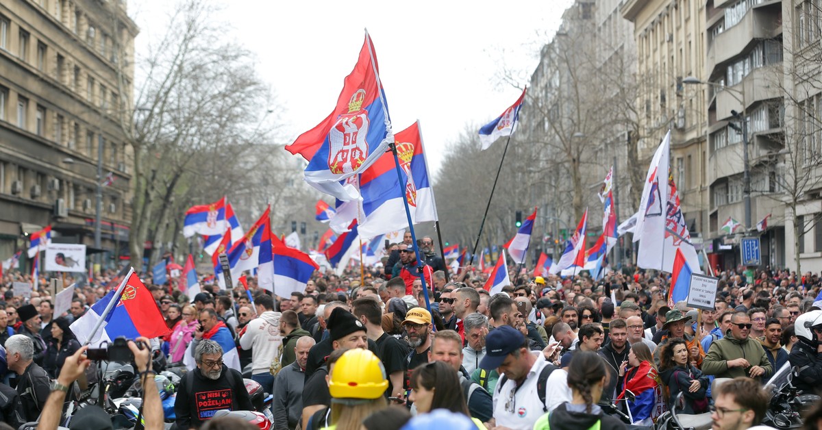 Wielkie antyrządowe protesty w Belgradzie. Samochód wjechał w demonstrantów