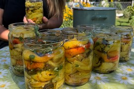 Peckane ljute papričice: Recept za pikantnu zimnicu koju ćete obožavati