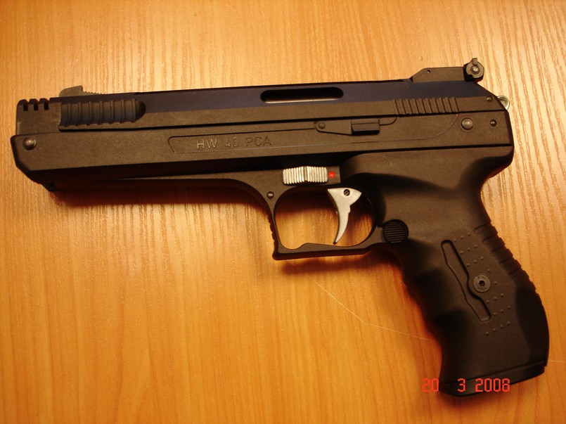 Pistolet gazowy, z którego strzelał mężczyzna