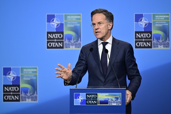 "NATO PRESTAO SA SLANJEM REZERVNIH TRUPA KFOR-A!" Rute za Blic TV: "Bezbednosna situacija na KiM se poboljšava"