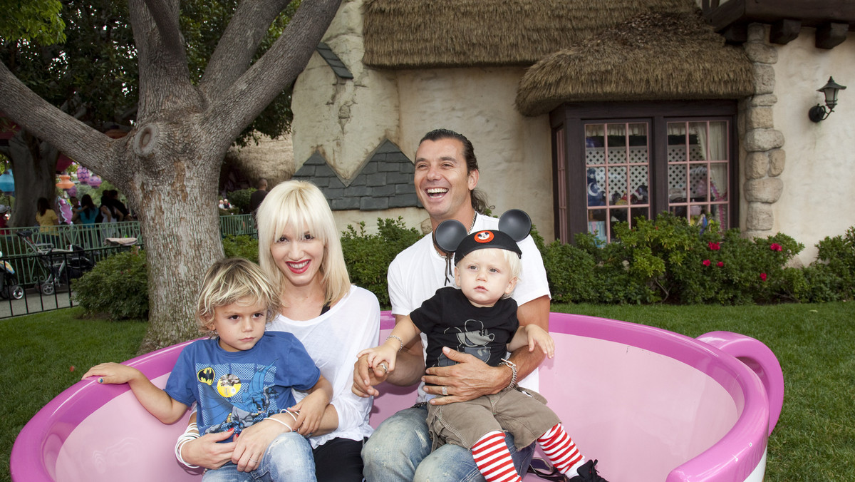 Gwen Stefani z mężem Gavinem Rossdale i dziećmi: Kingstonem i  Zumą w Disneylandzie w Kalifornii