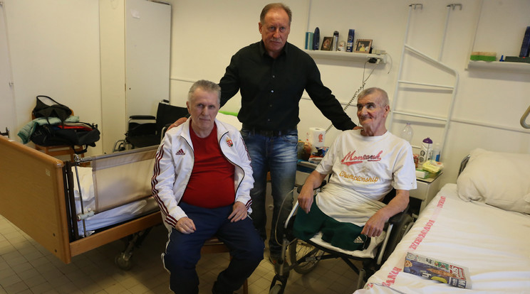 Három volt újpesti focista,
Törőcsik András, Jurácsi
Mátyás és Schumann Péter egy
korábbi fotón – ebben a kórházi szobában történt a tragédia /Fotó: Isza Ferenc