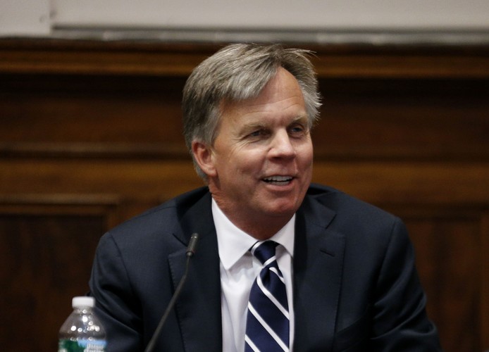 2. Ron Johnson, J.C. Penney. 'Przeszedł z Apple z poczuciem, że to on zbudował sprzedaż, ale to był pomysł Steve'a Jobsa. Stosował zasady Apple w handlu detalicznym, ale Apple sprzedaje markowe produkty, o które ludzie się zabijają. To nie pasowało do ich klasy konsumentów. Nie miał szacunku do produktu i marki.'