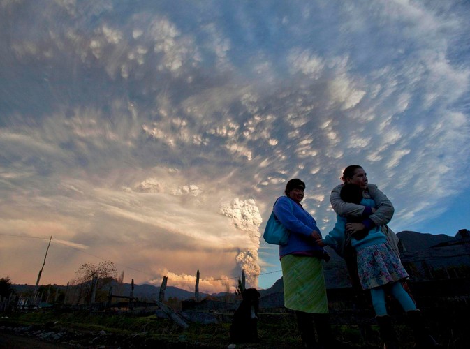 Gigantyczna chmura pyłu nad wulkanem Puyehue-Cordon Caulle w Chile