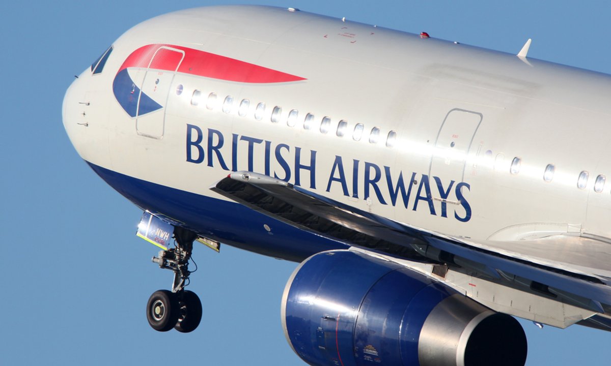 Szokujący incydent w samolocie. Steward rozebrał się i zaczął tańczyć