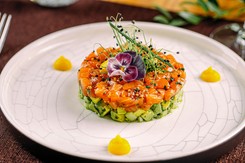 Tatar morski, elegancka, szybka przekąska na sylwestrowe przyjęcie. Podajemy przepis