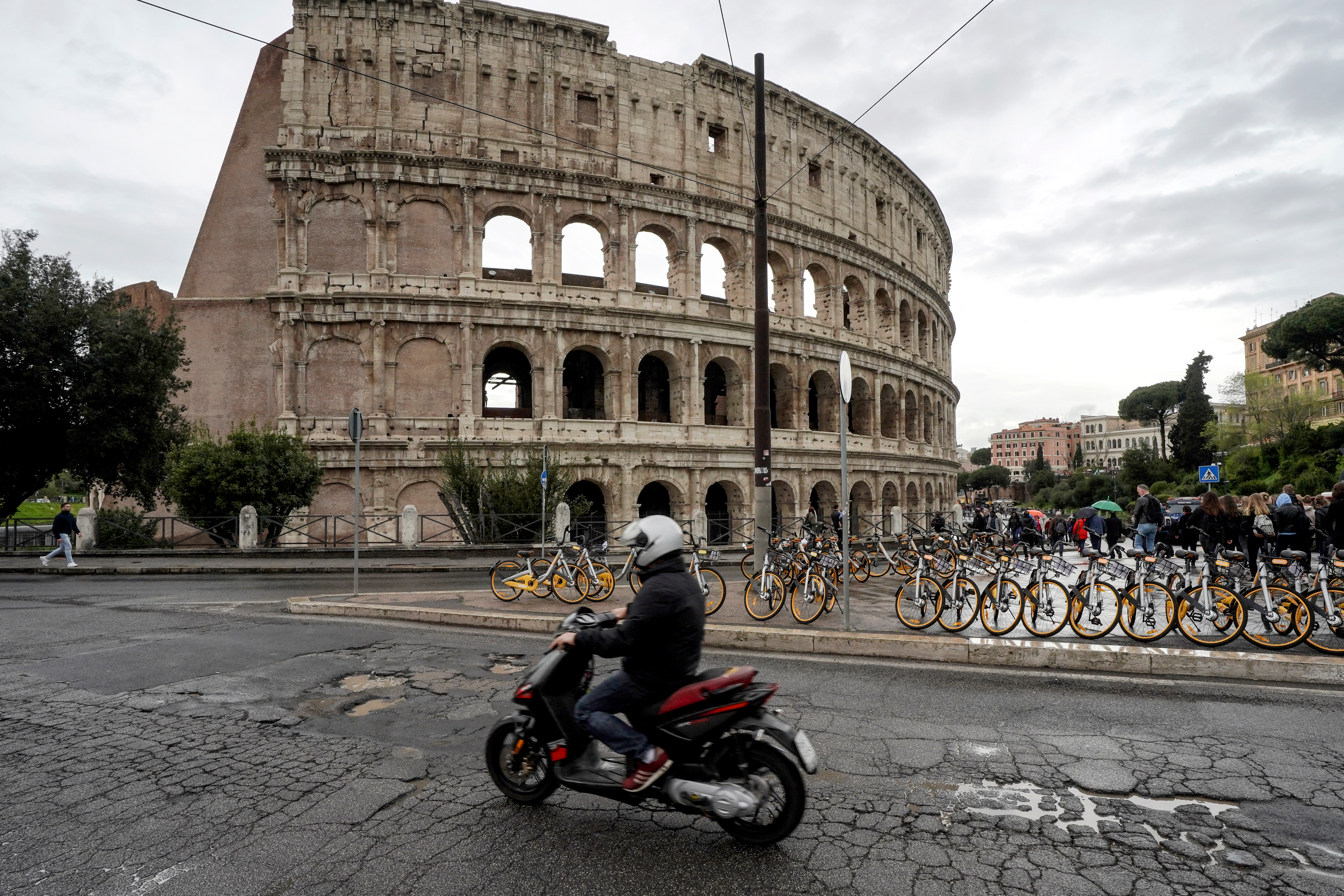 Incidente Bari: motociclista muore in scontro auto-moto