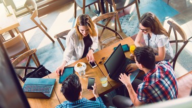 jak pokolenie z radzi sobie z finansami? co trzeci z nich nie płacić rachunków na czas [badanie]