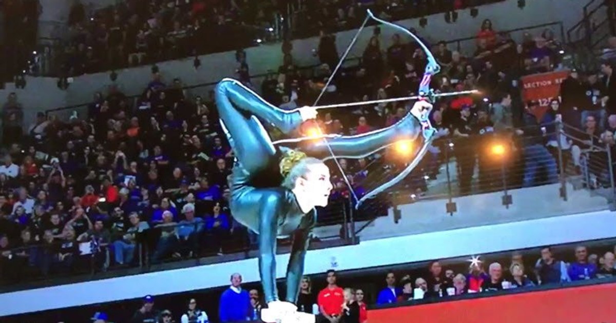 The internet is going nuts over a basketball halftime show where an ...