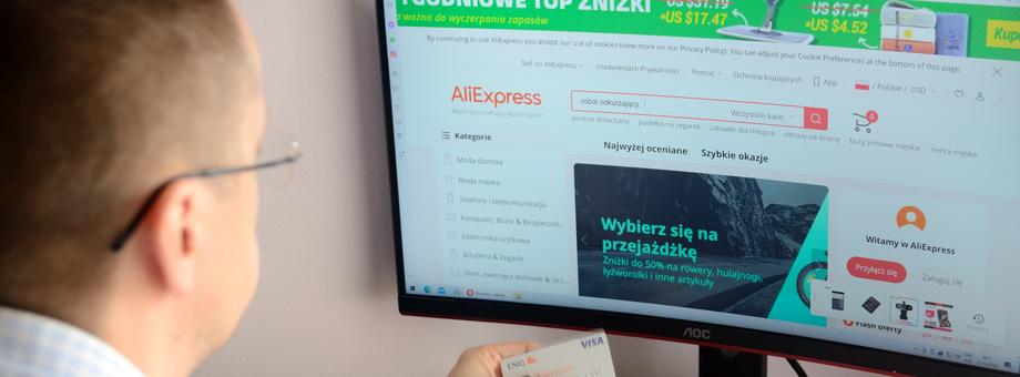 W pandemicznym 2020 roku liczba Polaków regularnie robiąca zakupy w sieci wzrosła o 5 proc. 