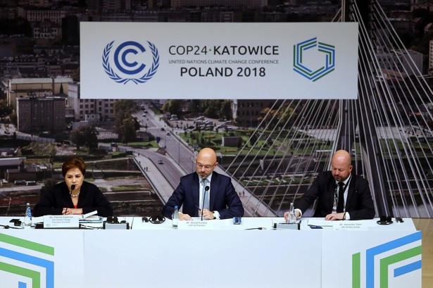 Uczestnicy COP24 targują się o pół stopnia Celsjusza i pieniądze na wsparcie ekologicznych działań w najbiedniejszych krajach.