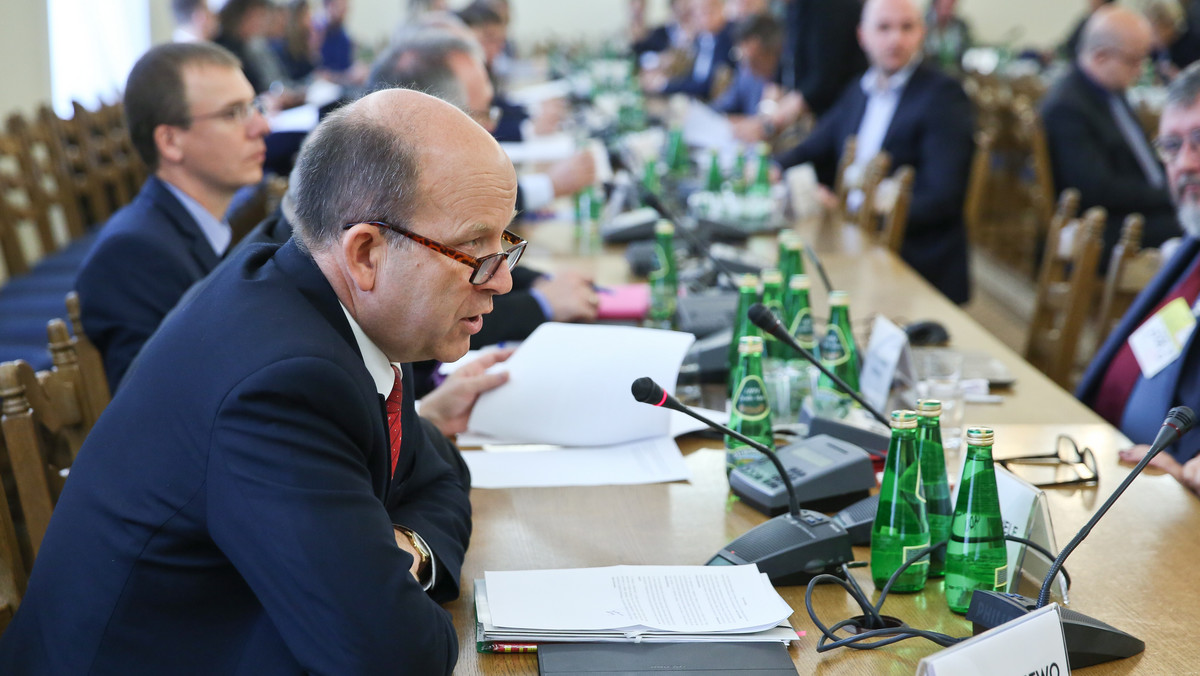 Minister zdrowia Konstanty Radziwiłł przyjechał do Centrum Dialogu Społecznego w Warszawie, gdzie zaprosił przedstawicieli Porozumienia Zawodów Medycznych, by rozmawiać o ich postulatach. Związkowcy nie przyszli.