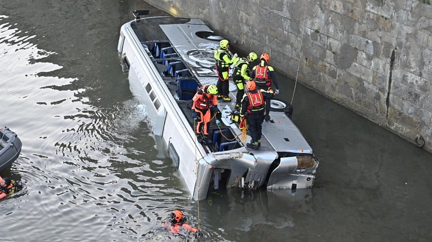 The driver fainted. The bus fell from the waterfront