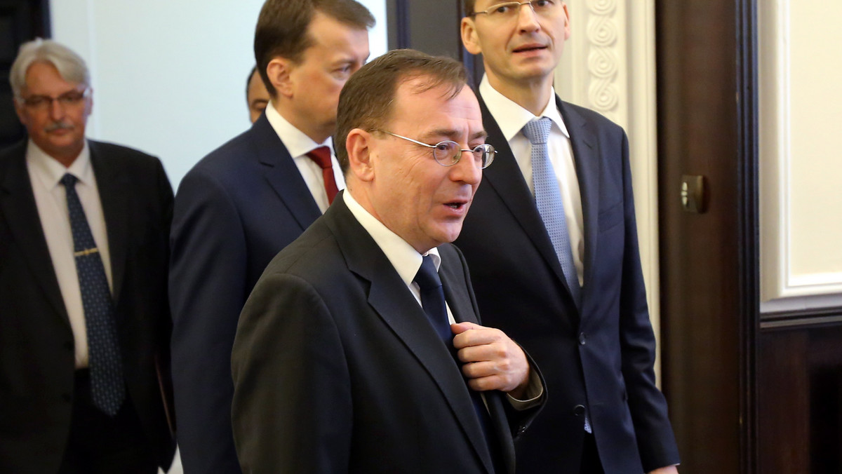 Do ostrej wymiany zdań między byłym koordynatorem służb specjalnych Markiem Biernackim (PO) i obecnym ministrem – koordynatorem ds. służb specjalnych Mariuszem Kamińskim (PiS) doszło na korytarzu w Sejmie.