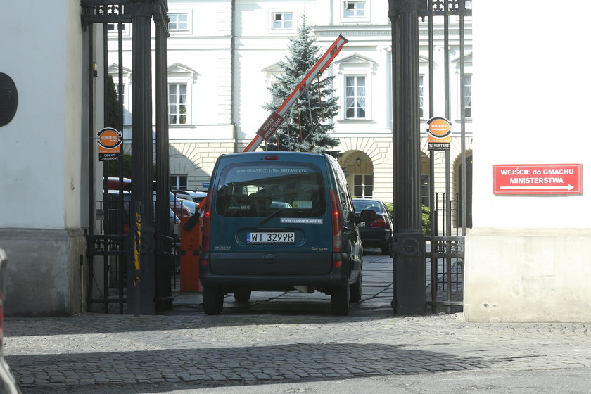 Zakupy spożywcze dla ministerstwa zdrowia