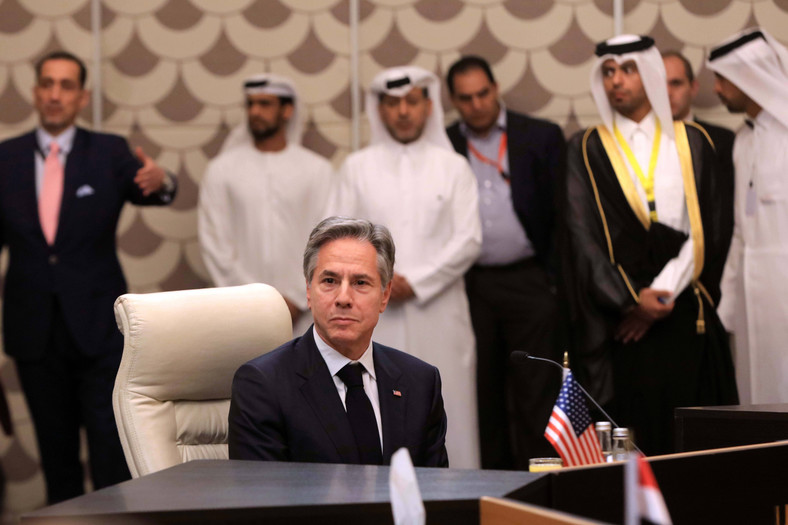 Sekretarz stanu USA Antony Blinken podczas spotkania z pięcioma arabskimi ministrami spraw zagranicznych w Ammanie w Jordanii, które odbyło się 4 listopada 2023 r.