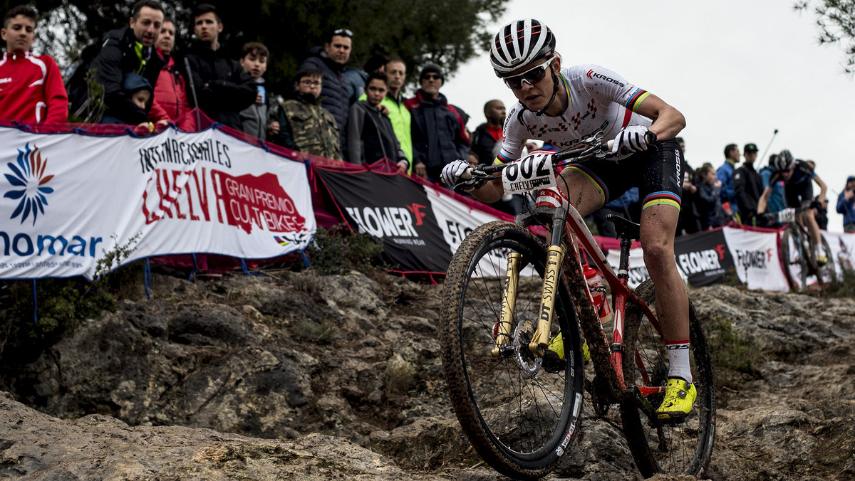 Rozkręca się sezon w kolarstwie MTB. Tydzień przed inauguracją Pucharu Świata Maja Włoszczowska zajęła trzecie miejsce na wyścigu w hiszpańskiej Chelvie. Wygrała inna zawodniczka polskiego zespołu Kross Racing Team Jolanda Neff.