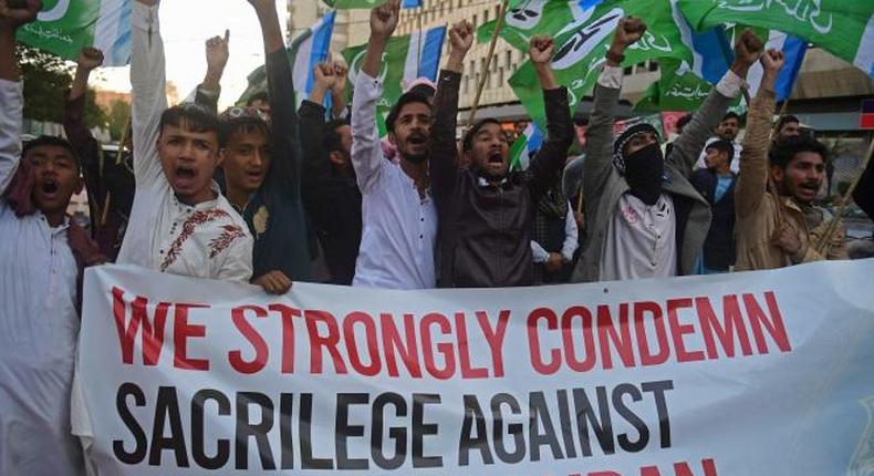 Des militants du parti religieux Jamaat-e-Islami protestent contre l’autodafé d’un Coran en Suède, à Karachi (Pakistan), le 26 janvier 2023. ASIF HASSAN / AFP