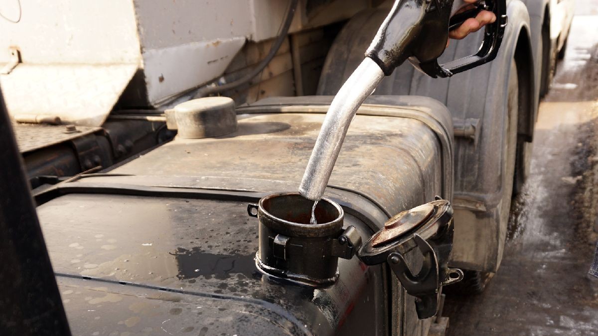Peste 20.000.000 de barili de motorină ar putea intra pe piață și carburantul s-ar putea ieftini